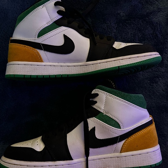 Nike Air Jordan 1s - Picture 2 of 4